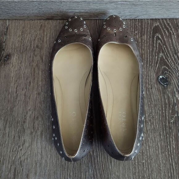 Franco Sarto Metallic Leather Laser Cut Stud Pointy Flats Size 9.5M - Picture 6 of 11